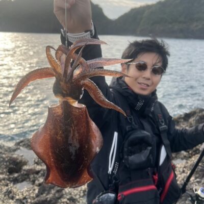 スタッフ乾 和歌山 中紀沖磯でイカ&カワハギ釣り